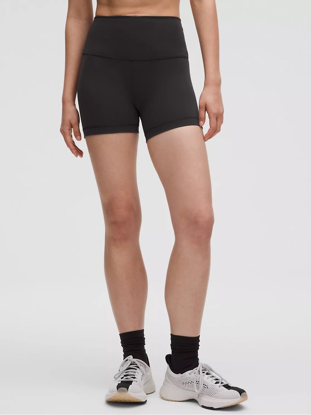 Lululemon Wunder Train High-Rise Short 6”